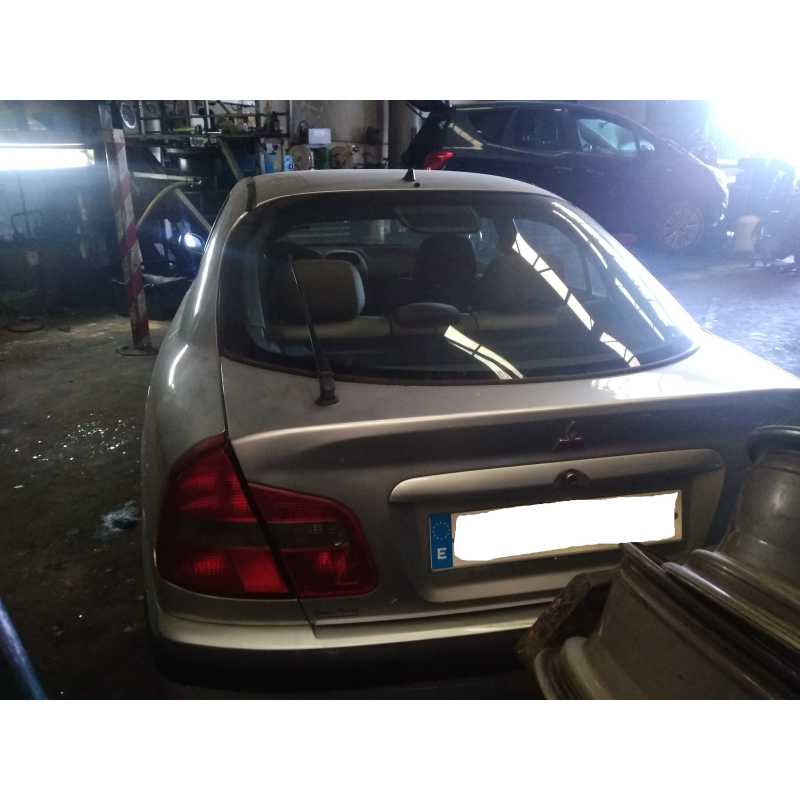 mitsubishi carisma berlina 4 (da0) del año 2000