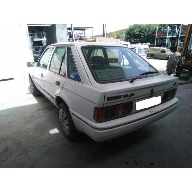 ford escort berlina/turnier del año 1990