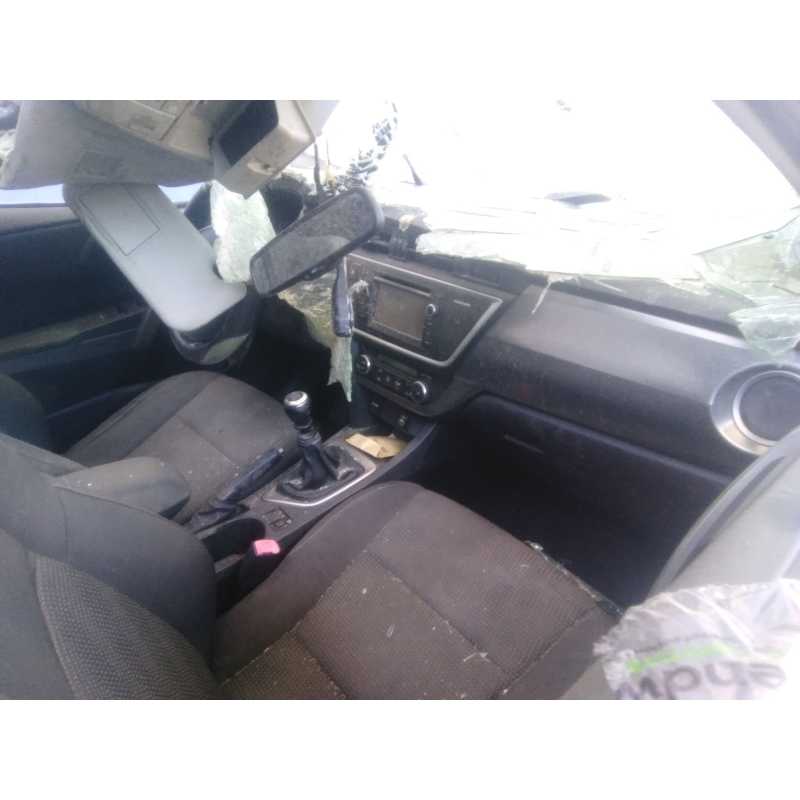 toyota auris (_e18_) del año 2013