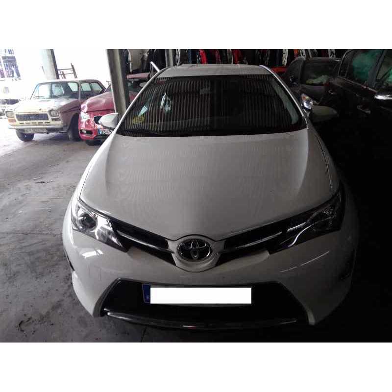 toyota auris del año 2015