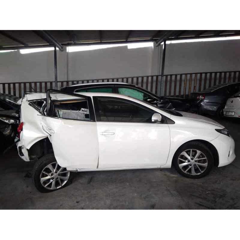 toyota auris del año 2015