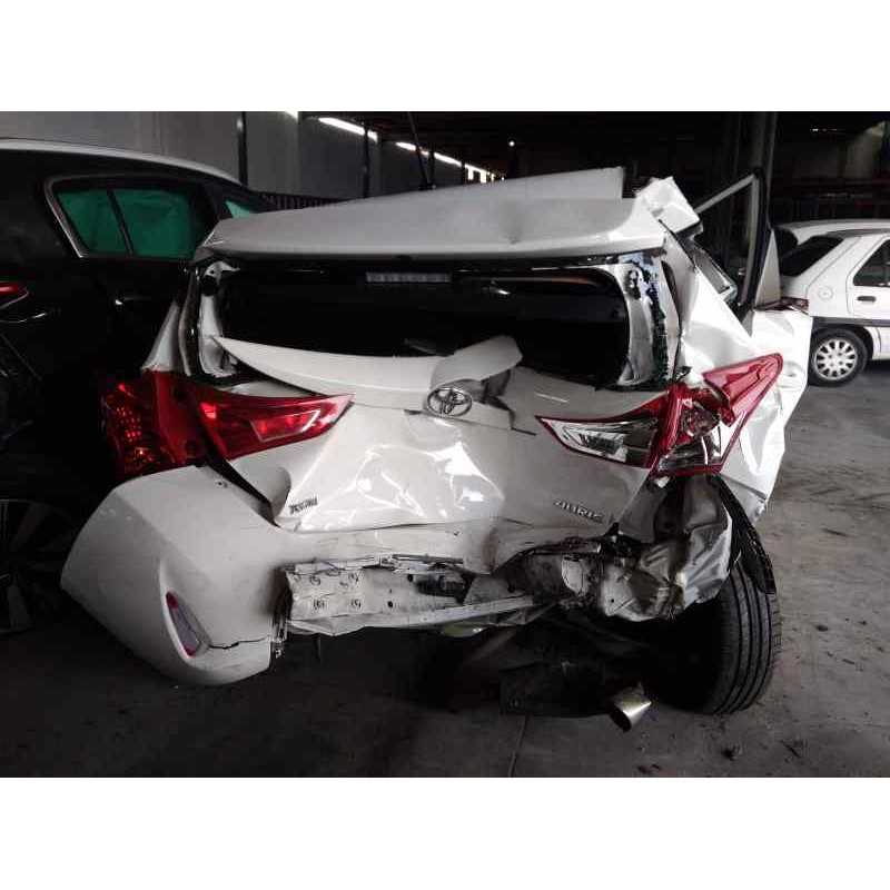 toyota auris del año 2015