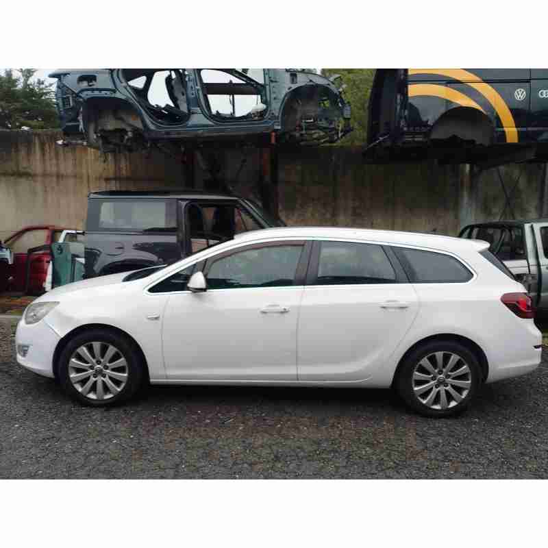 opel astra j sports tourer (p10) del año 2011