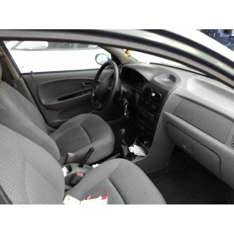 kia rio del año 2000