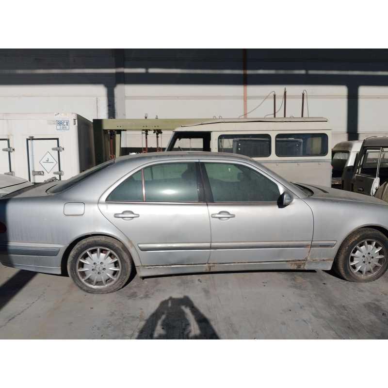 mercedes-benz clase e (w210) del año 2004
