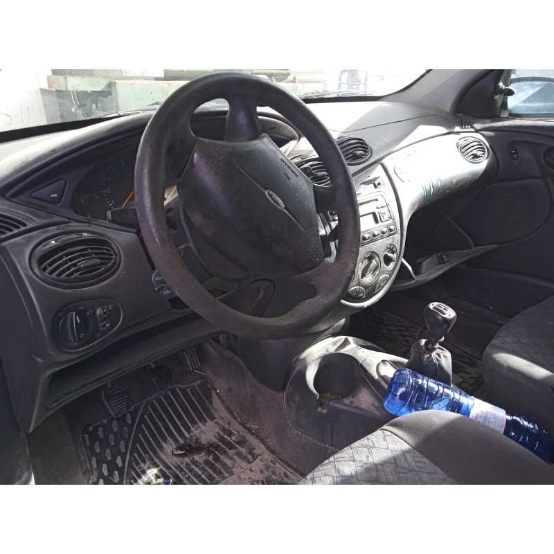 ford focus berlina (cak) del año 2000