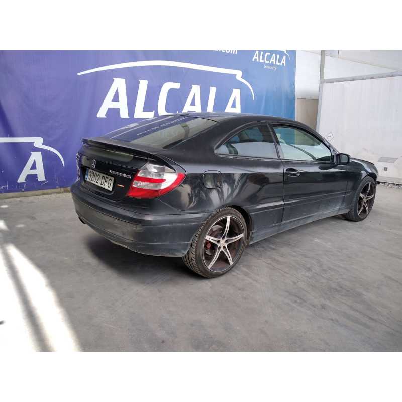 mercedes-benz clase c (w203) berlina del año 2005