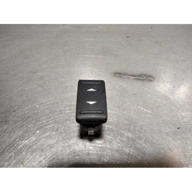 MANDO ELEVALUNAS DELANTERO DERECHO 7M5T14529AA 4 PINES 