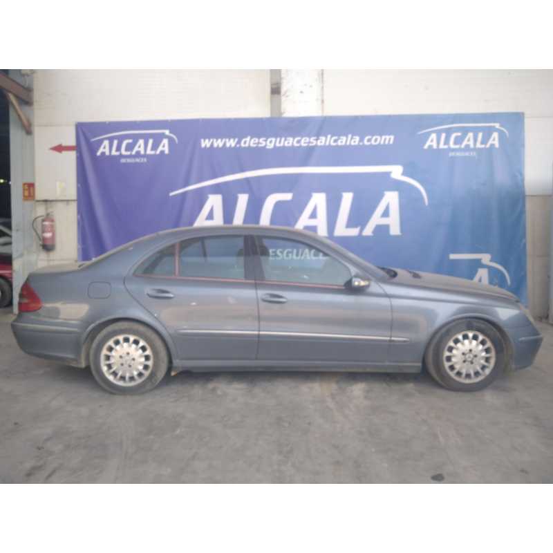 mercedes-benz clase e (w211) berlina del año 2004