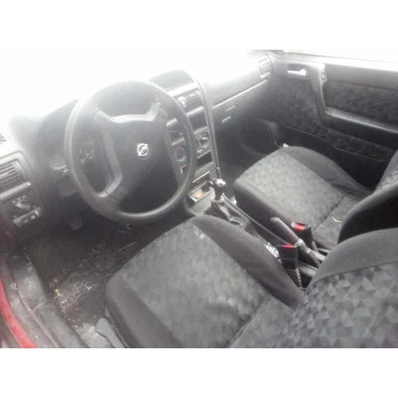 opel astra g berlina del año 2000