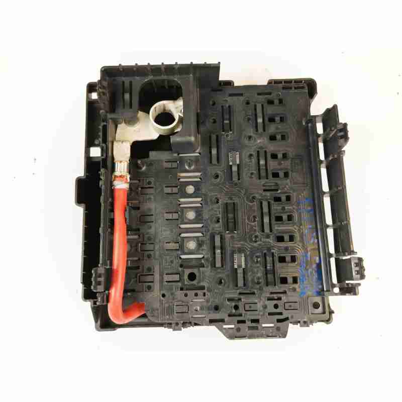 CAJA RELES / FUSIBLES K8D214N073AB 