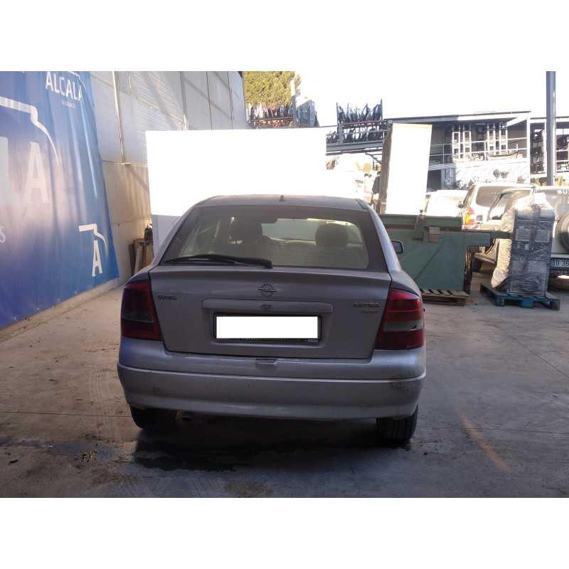opel astra g berlina del año 2000