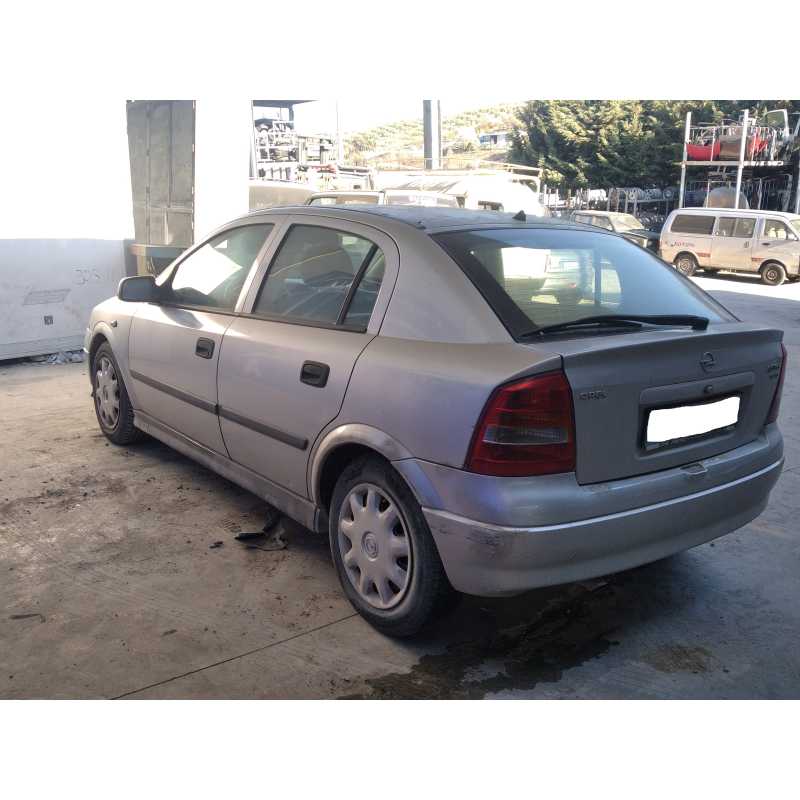opel astra g berlina del año 2000