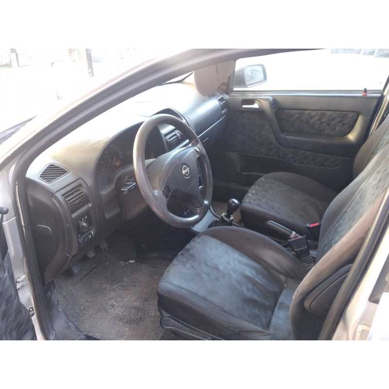 opel astra g berlina del año 2000