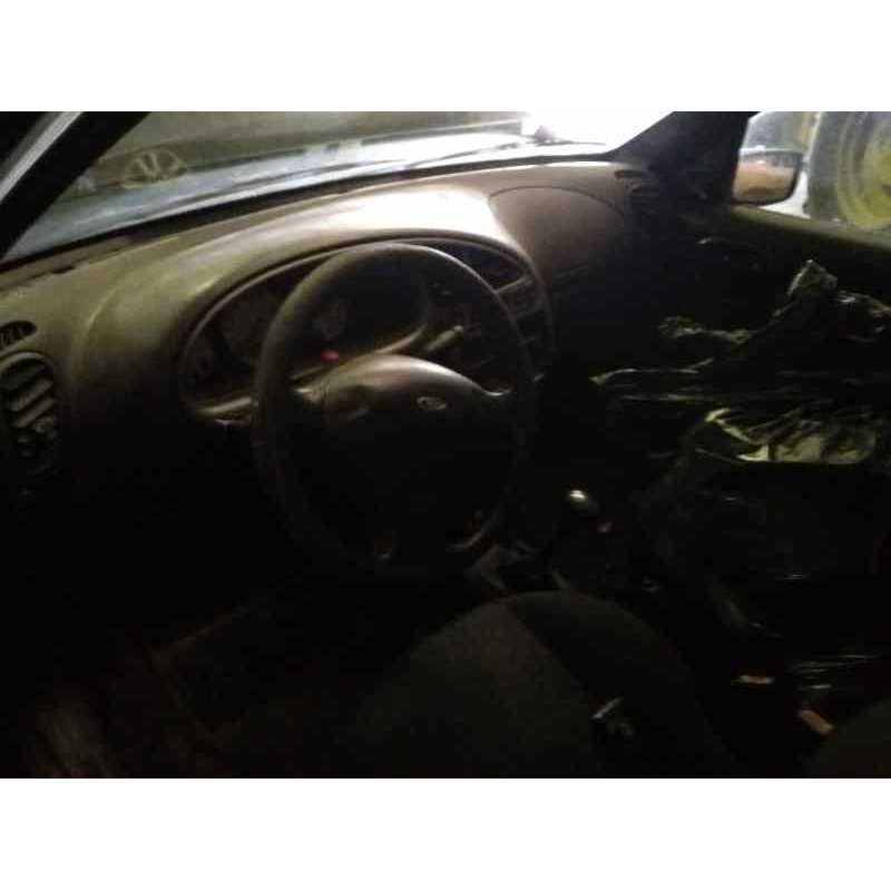 ford fiesta berlina (dx) del año 2000