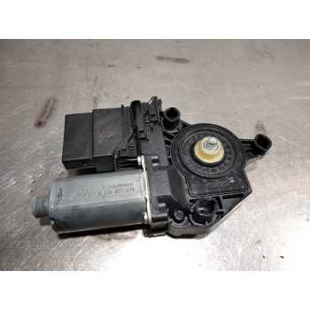 MOTOR ELEVALUNAS TRASERO DERECHO 0130821431 