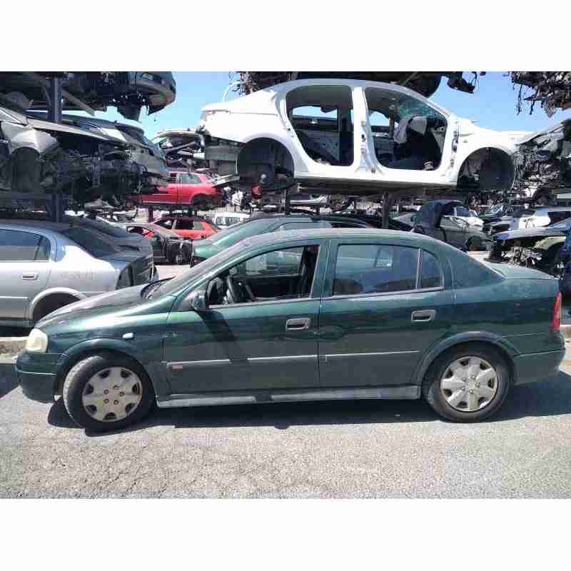 opel astra g berlina del año 2000