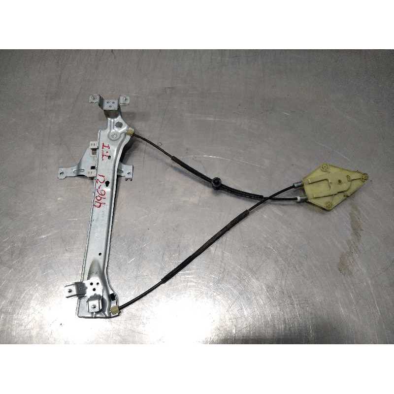 ELEVALUNAS TRASERO IZQUIERDO 827210008R 