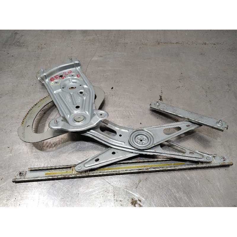 ELEVALUNAS TRASERO DERECHO 827208148R 