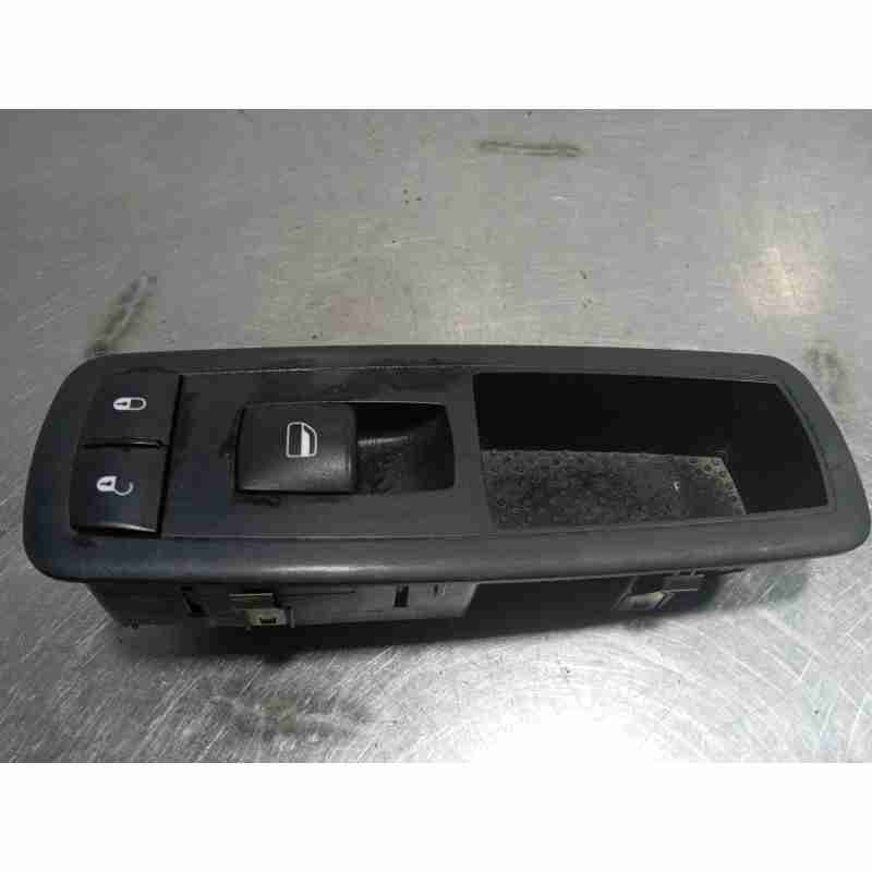 MANDO ELEVALUNAS DELANTERO IZQUIERDO 68029178AA 