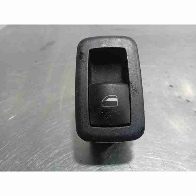 MANDO ELEVALUNAS TRASERO IZQUIERDO 04602531AA 