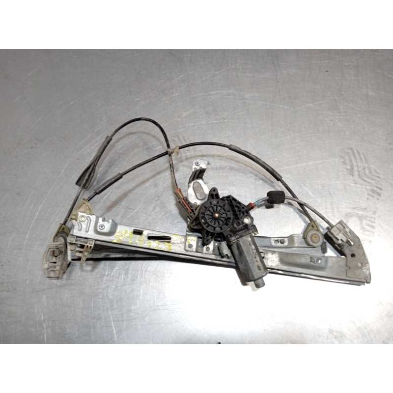 ELEVALUNAS DELANTERO DERECHO 9222F8 