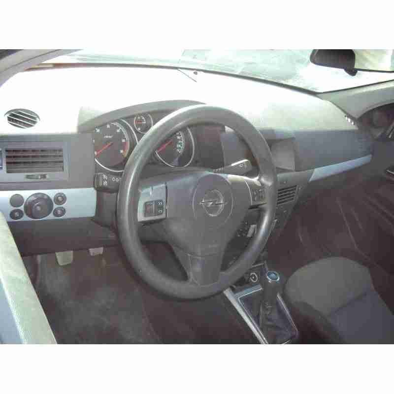 opel astra h berlina del año 2005