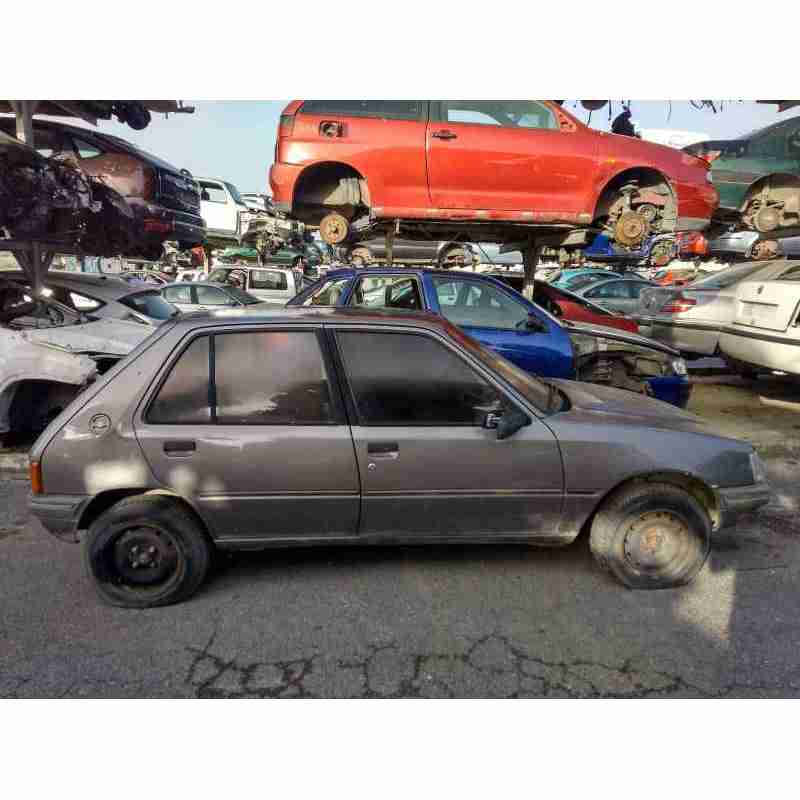peugeot 205 berlina del año 1988