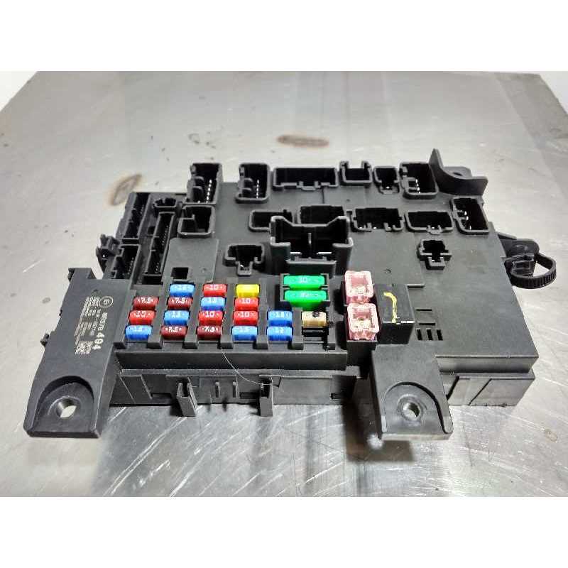 CAJA RELES / FUSIBLES 8637B494 
