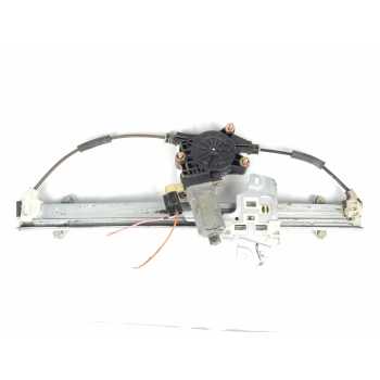 ELEVALUNAS DELANTERO DERECHO 824021G010 