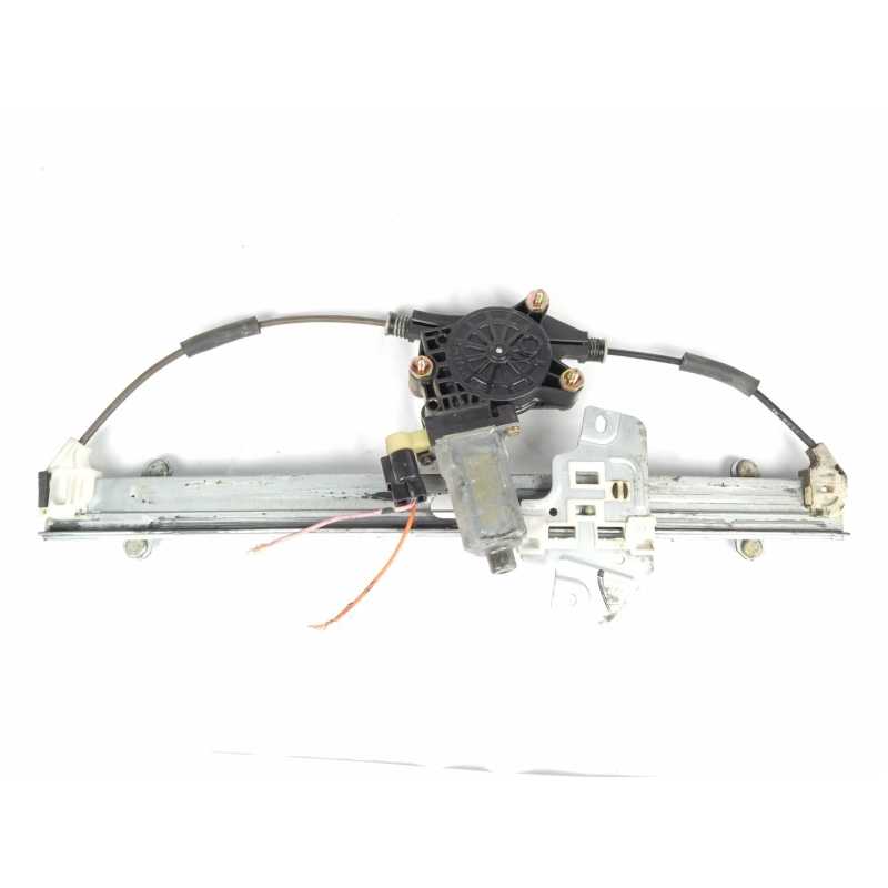 ELEVALUNAS DELANTERO DERECHO 824021G010 