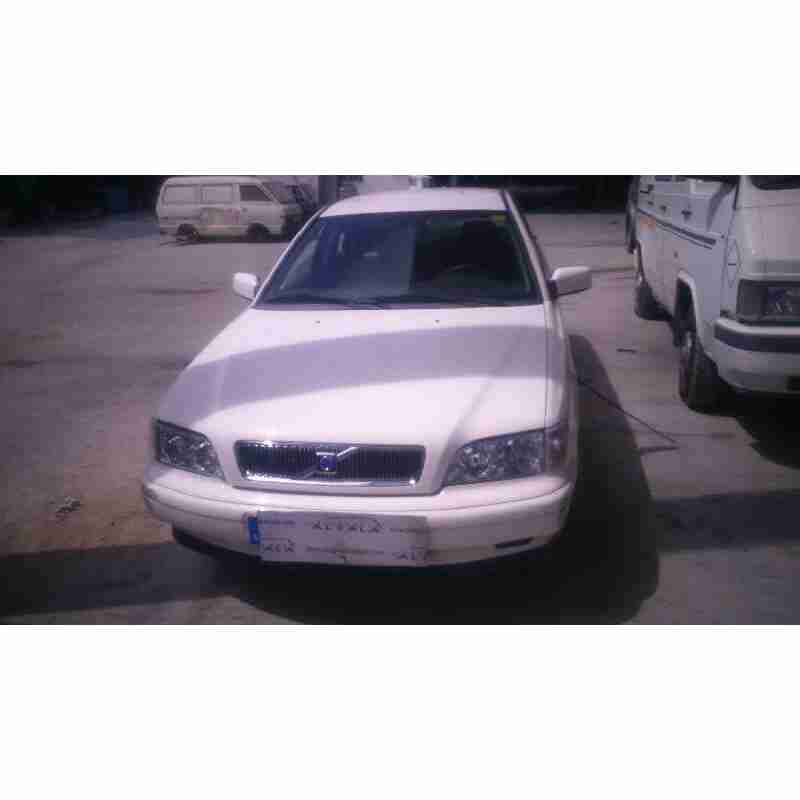 volvo s40 berlina del año 1997