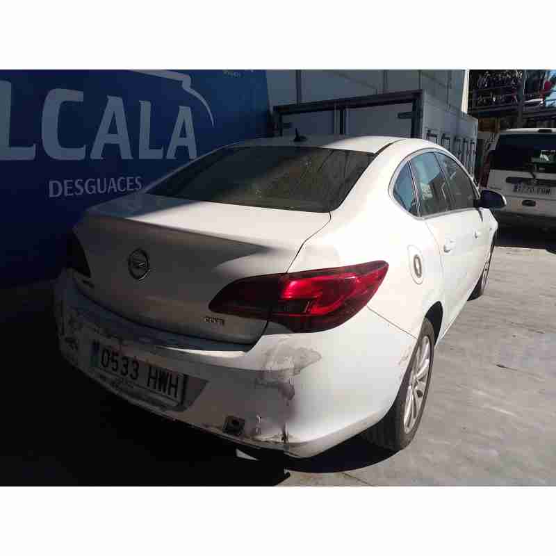 opel astra j sedán del año 2014