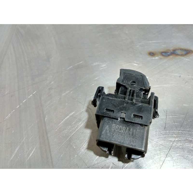 MANDO ELEVALUNAS DELANTERO DERECHO 8608A416 