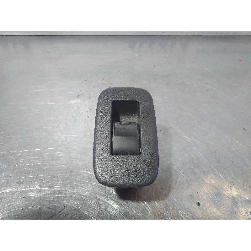 MANDO ELEVALUNAS TRASERO IZQUIERDO 848100D030 