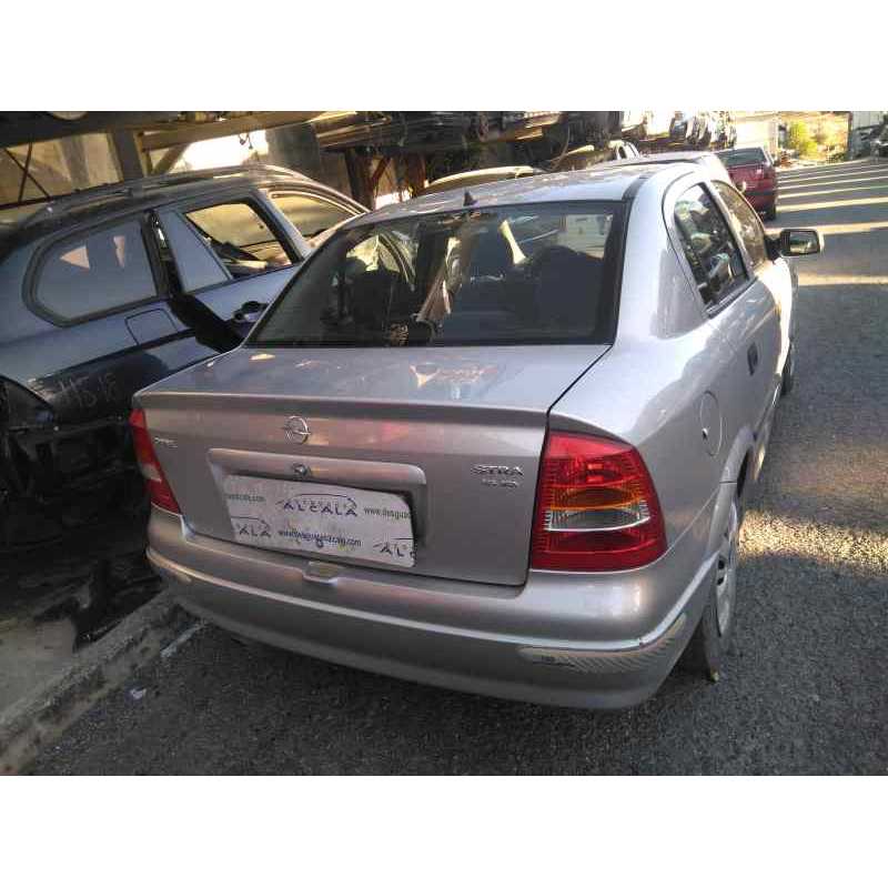 opel astra g berlina del año 2000