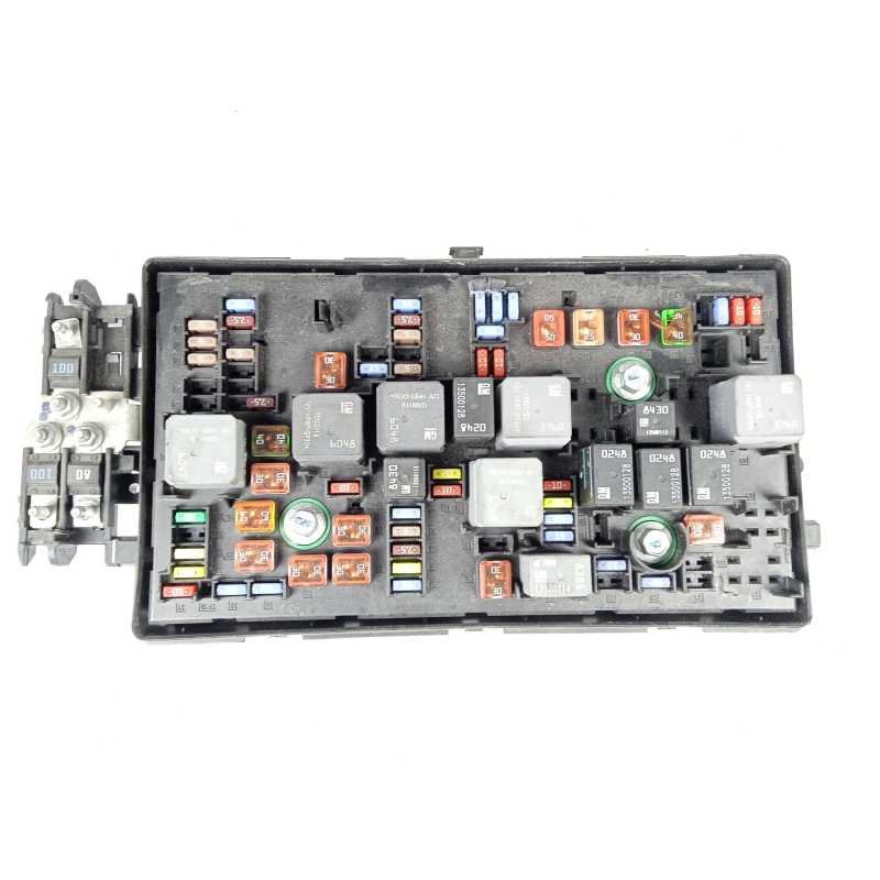 CAJA RELES / FUSIBLES 22933569 