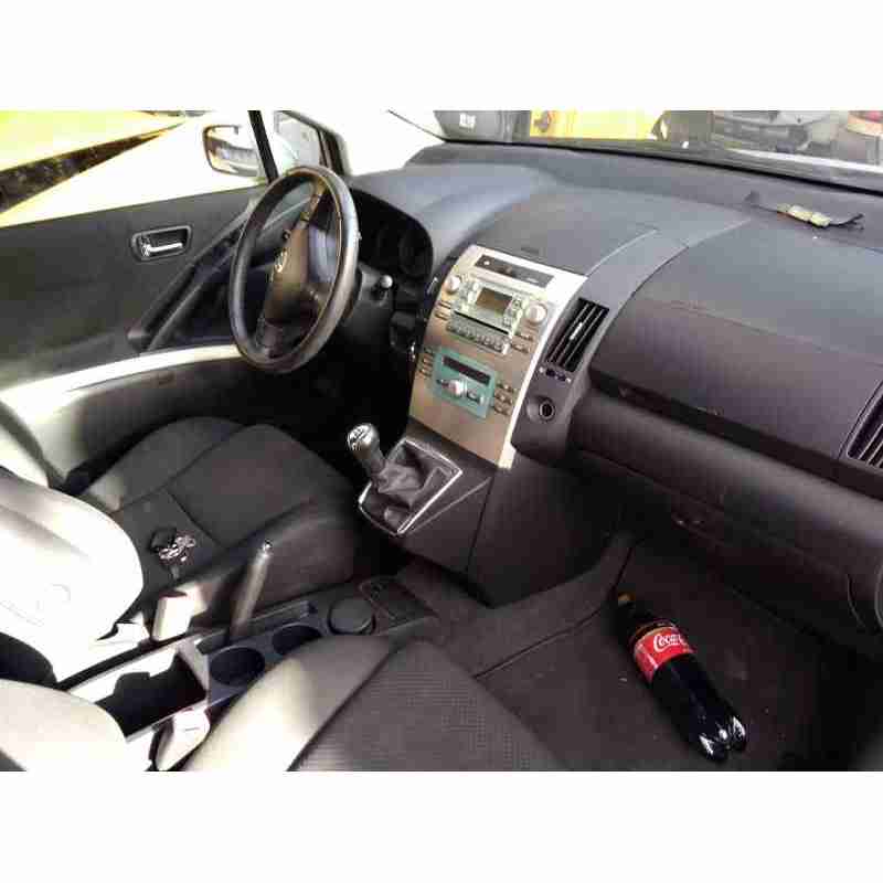 toyota corolla verso (r1) del año 2006