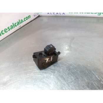 MANDO ELEVALUNAS TRASERO DERECHO 935803Z050 8 PINES 