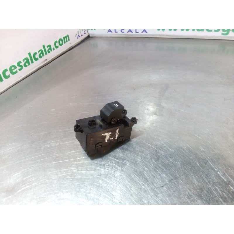 MANDO ELEVALUNAS TRASERO DERECHO 935803Z050 8 PINES 