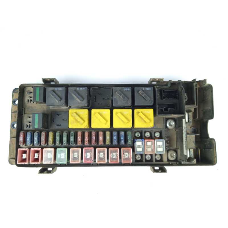 CAJA RELES / FUSIBLES YQE000300 