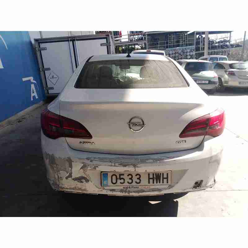 opel astra j sedán del año 2014