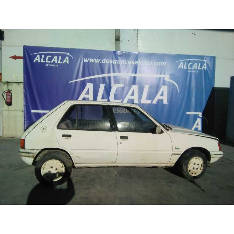 peugeot 205 berlina del año 1986