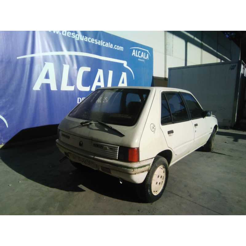 peugeot 205 berlina del año 1986
