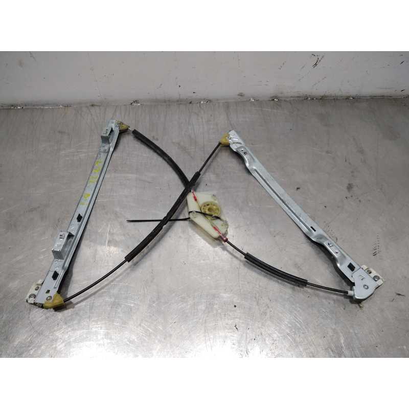ELEVALUNAS DELANTERO IZQUIERDO 9221CV 