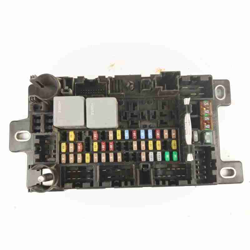 CAJA RELES / FUSIBLES M8D214A073BA 
