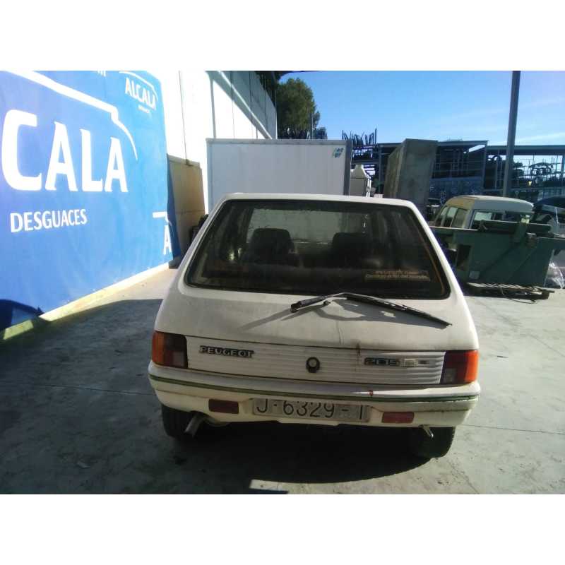 peugeot 205 berlina del año 1986
