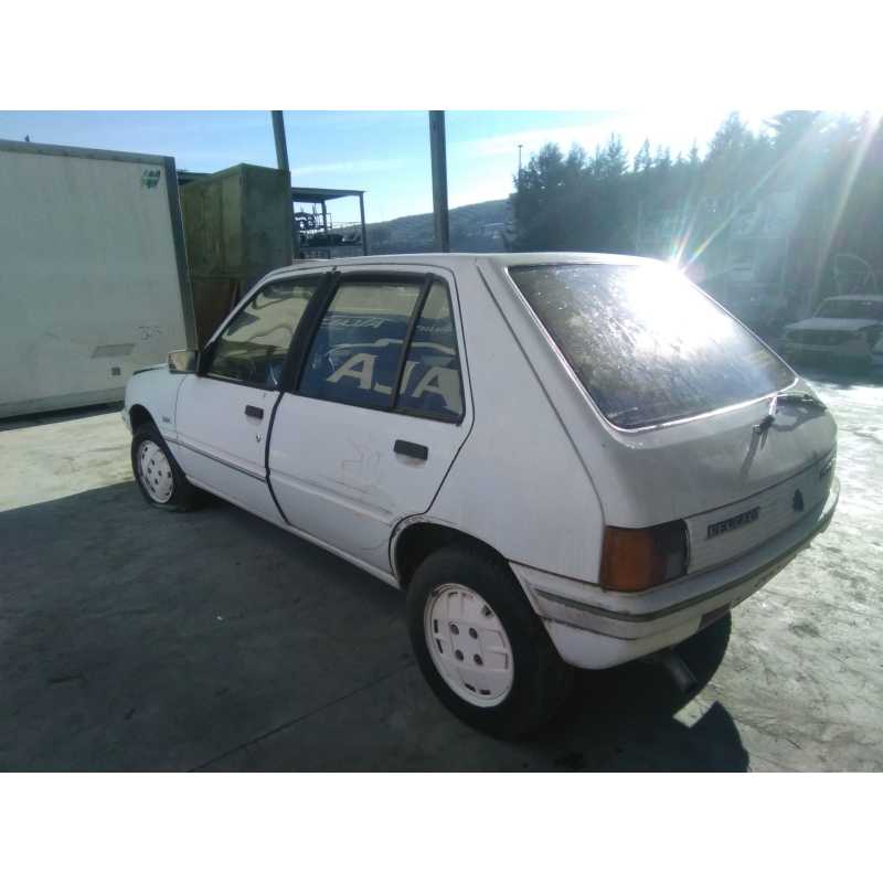 peugeot 205 berlina del año 1986