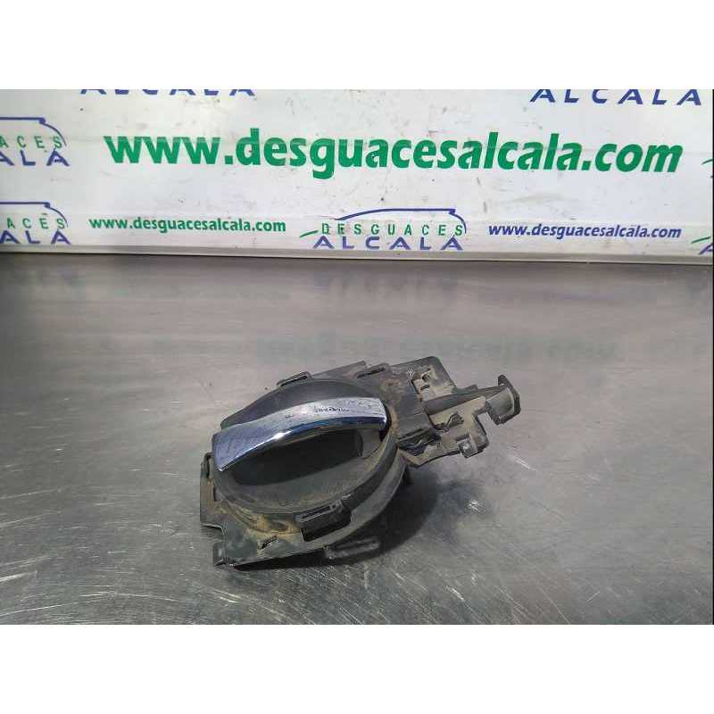 MANETA INTERIOR DELANTERA DERECHA 
