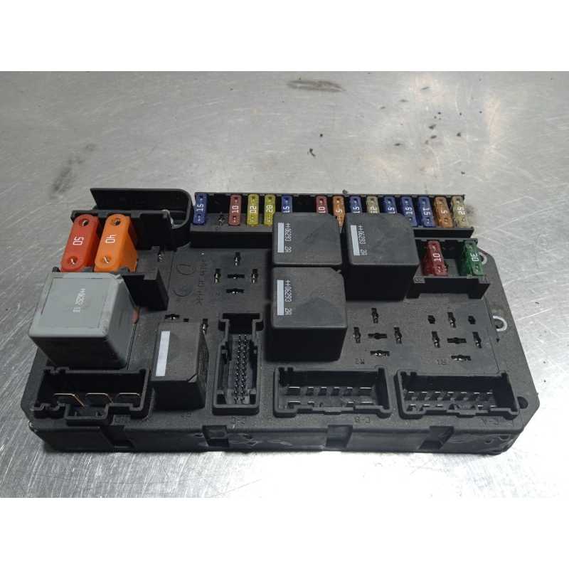 CAJA RELES / FUSIBLES 060816133349 518880000